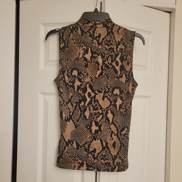 Snake skin print sleeveless blouse - Picture 4 of 4